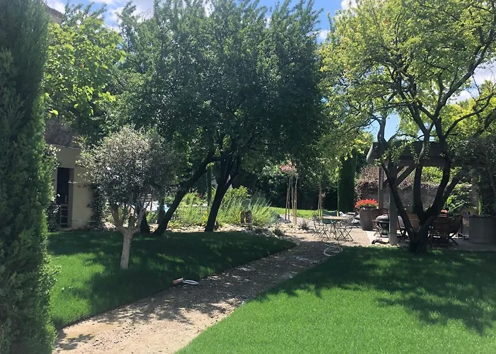 Maison De Montmorency Au Pied De La Cite