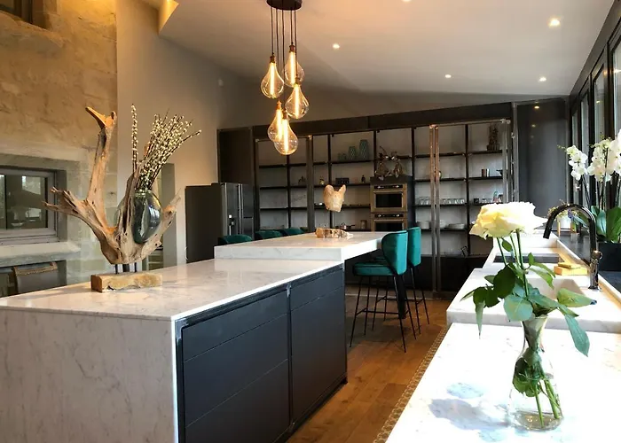 Maison De Montmorency Au Pied De La Cite *